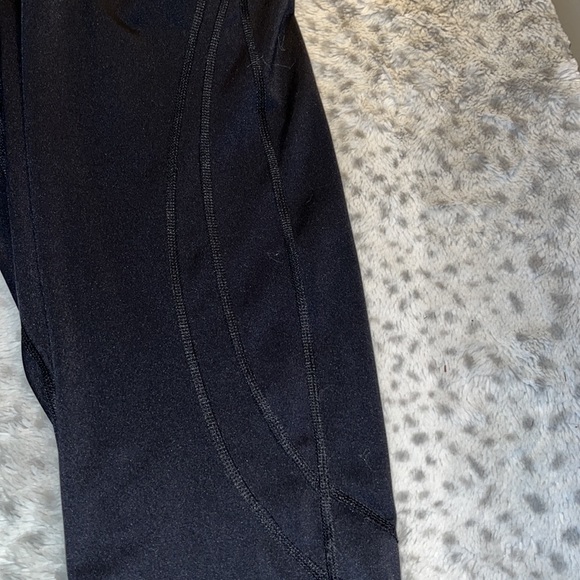 Wide Leg Yoga Capris Size M/L ( Will fit a large) EUC - Picture 4 of 5